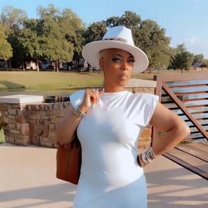 Meet your Posher, Tomeka